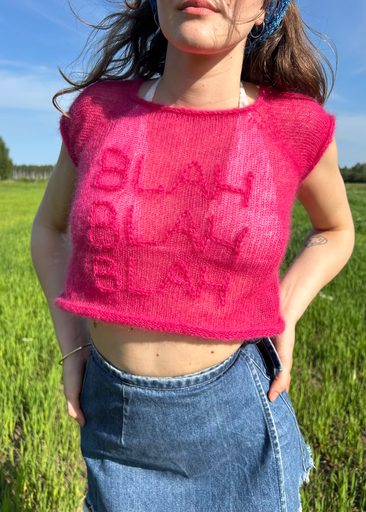 [Graphic Knit T-shirt "BLAH BLAH BLAH"] Adīts Grafiskais T-krekls  "BLAH BLAH BLAH" 